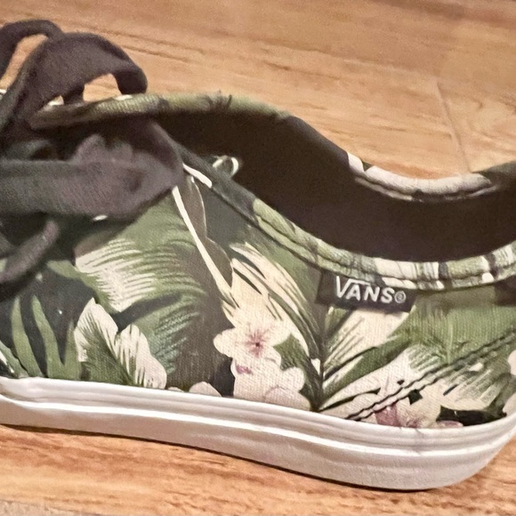 Vans Hawaiian print women’s 9.5 New without box - Picture 2 of 5